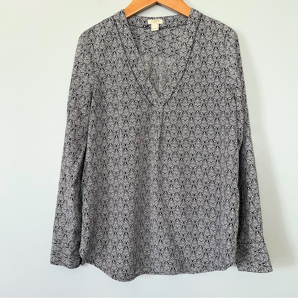 J. Crew V-Neck Blouse Black & White Abstract Pattern size XS